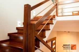 Sabia que fabricamos escadas de madeira há mais de 30 anos?